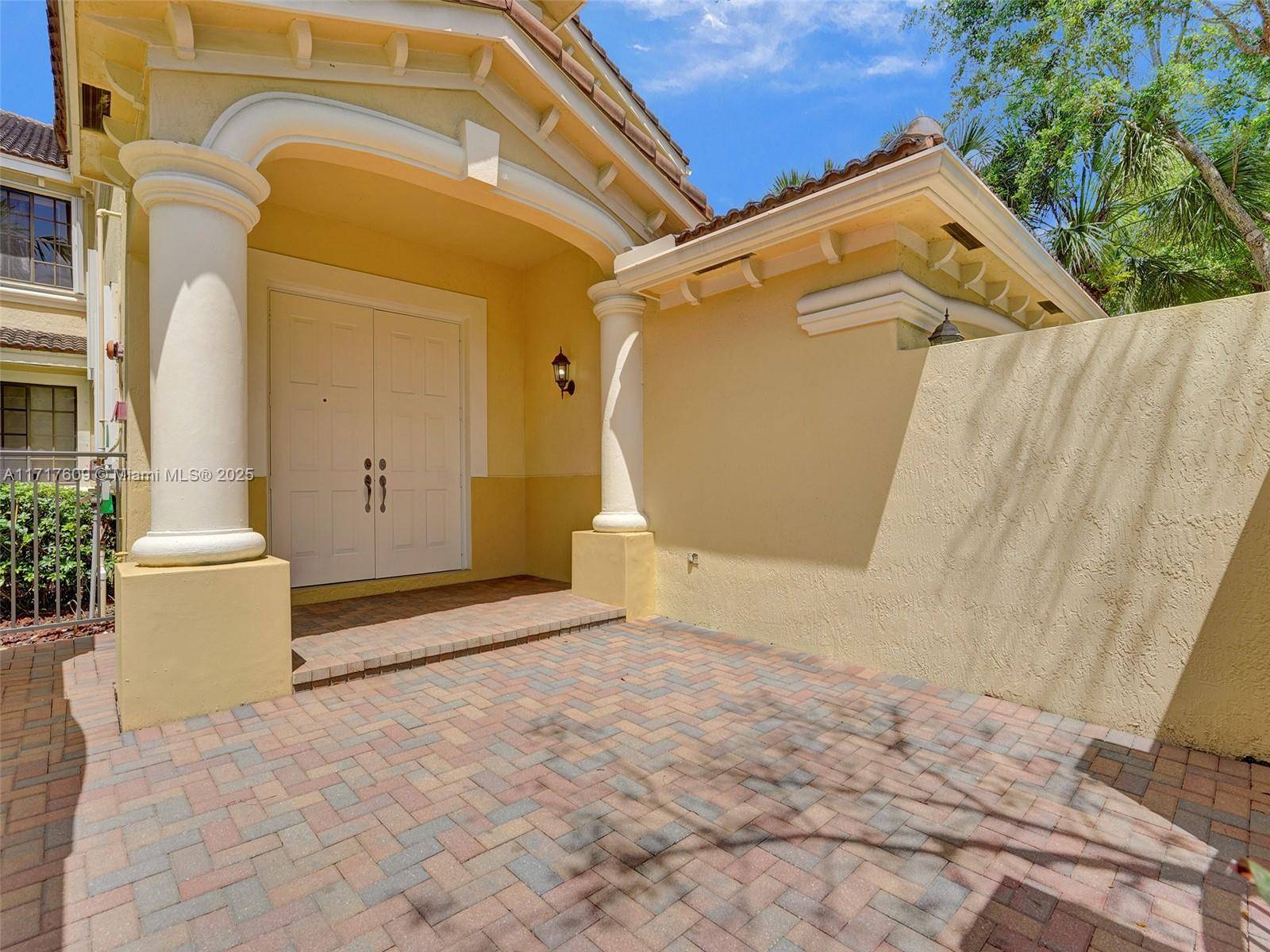 Weston, FL 33326,1689 Passion Vine Cir #21-4