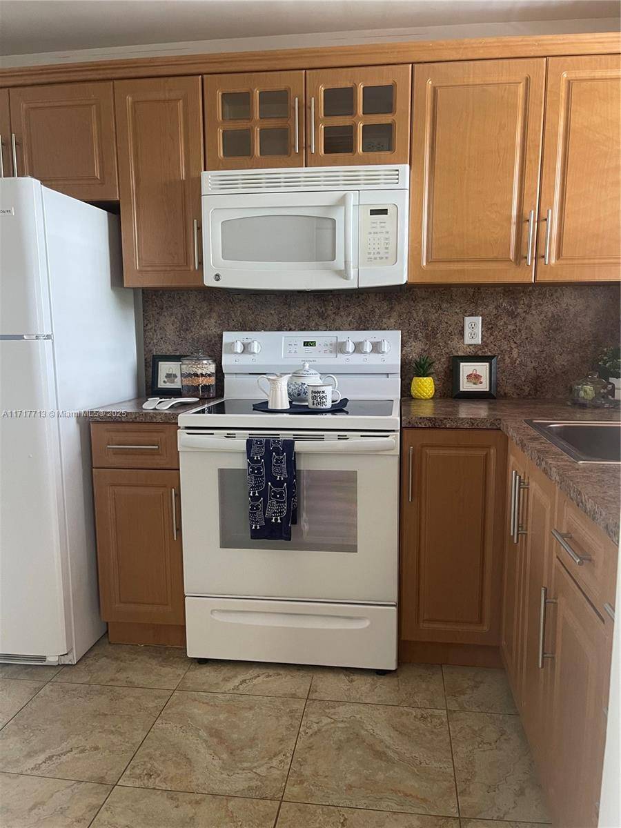 Sunrise, FL 33322,8345 Sunrise Lakes Blvd #309