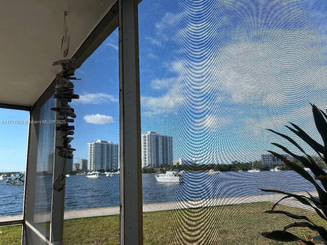 Aventura, FL 33160,2920 Point East Dr #N106