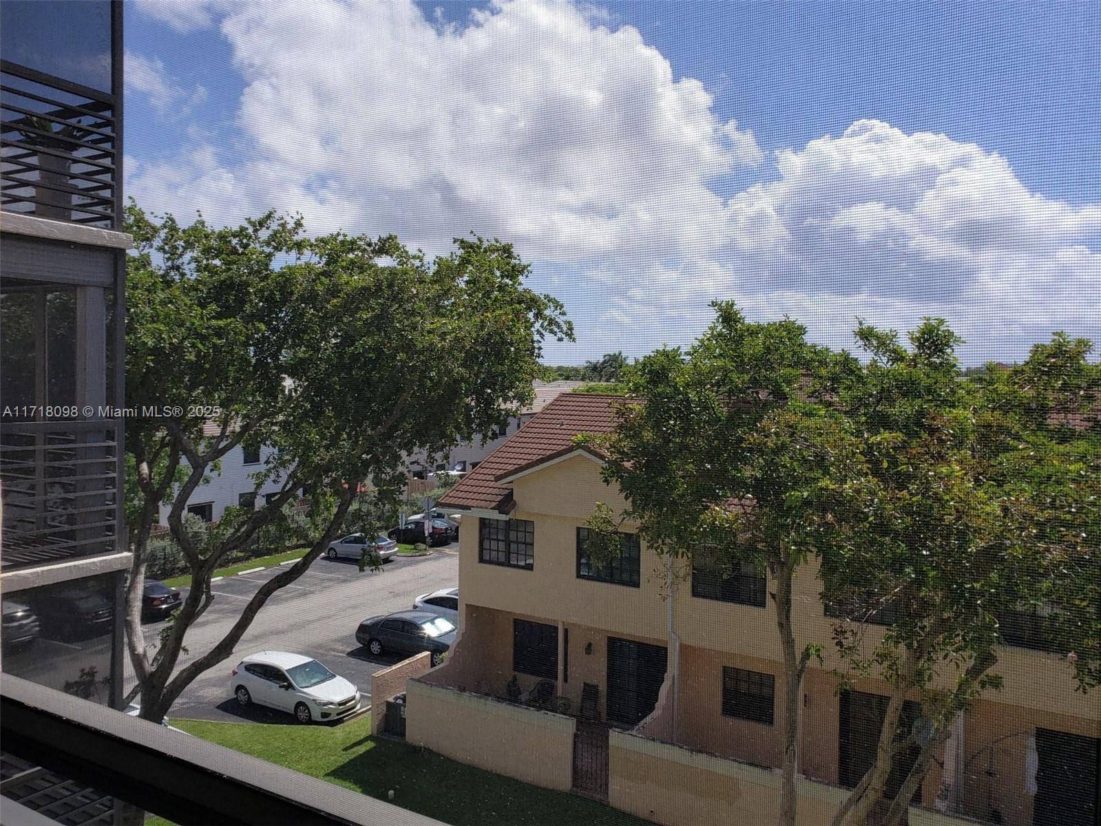 Miami, FL 33179,20840 San Simeon Way #403