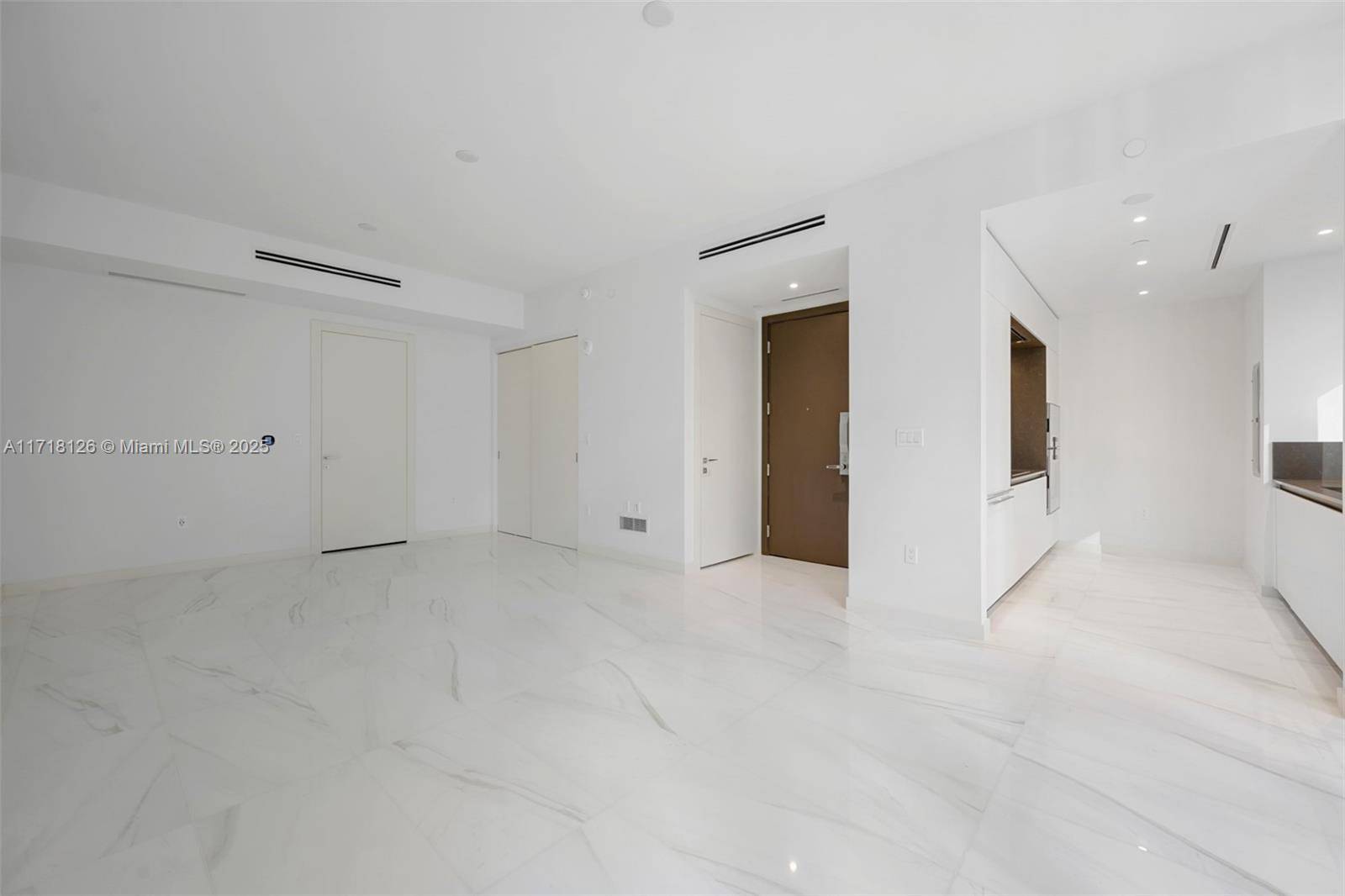 Miami, FL 33131,300 Biscayne Blvd Way #1105