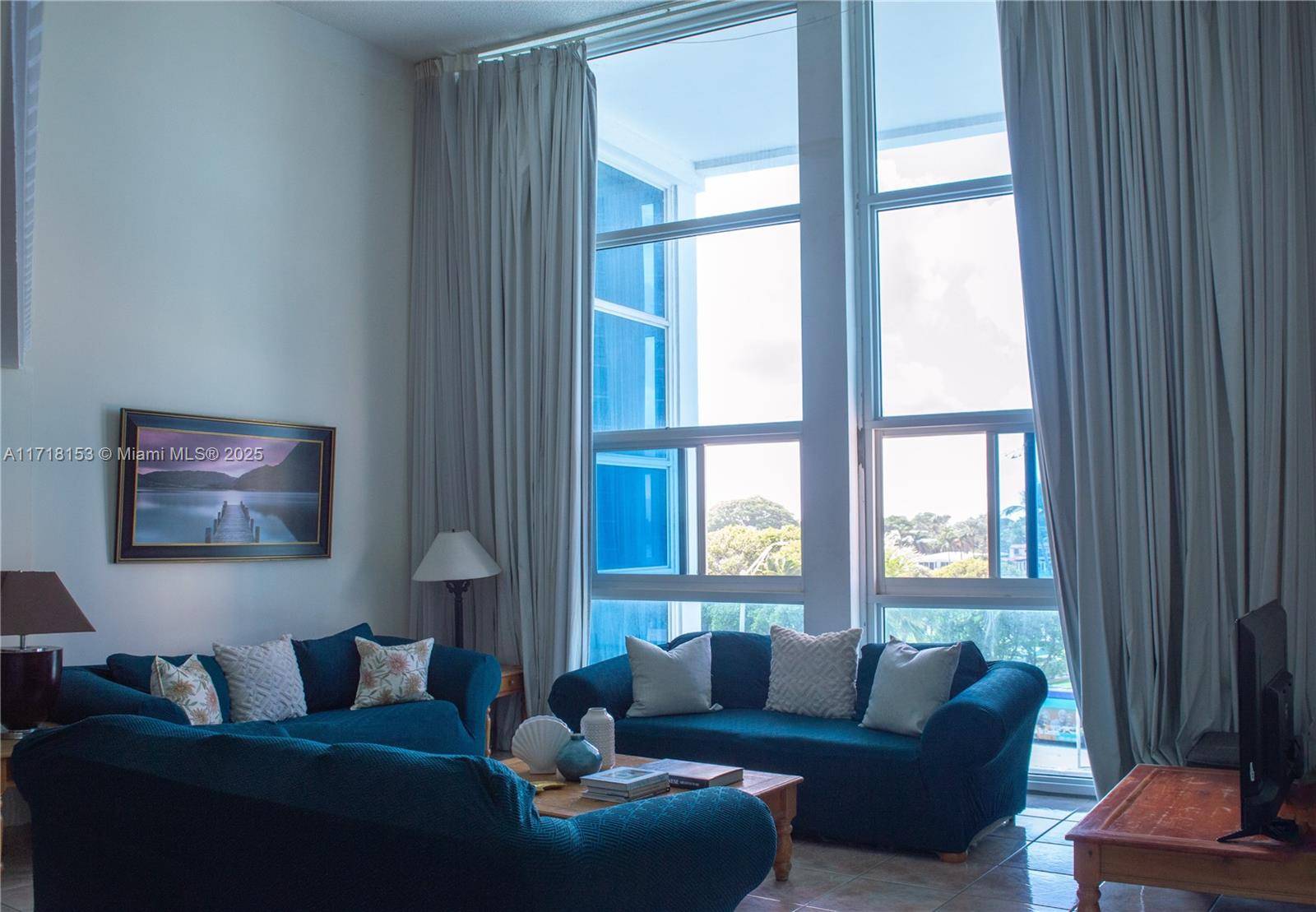 Miami Beach, FL 33140,5445 Collins Ave #M21