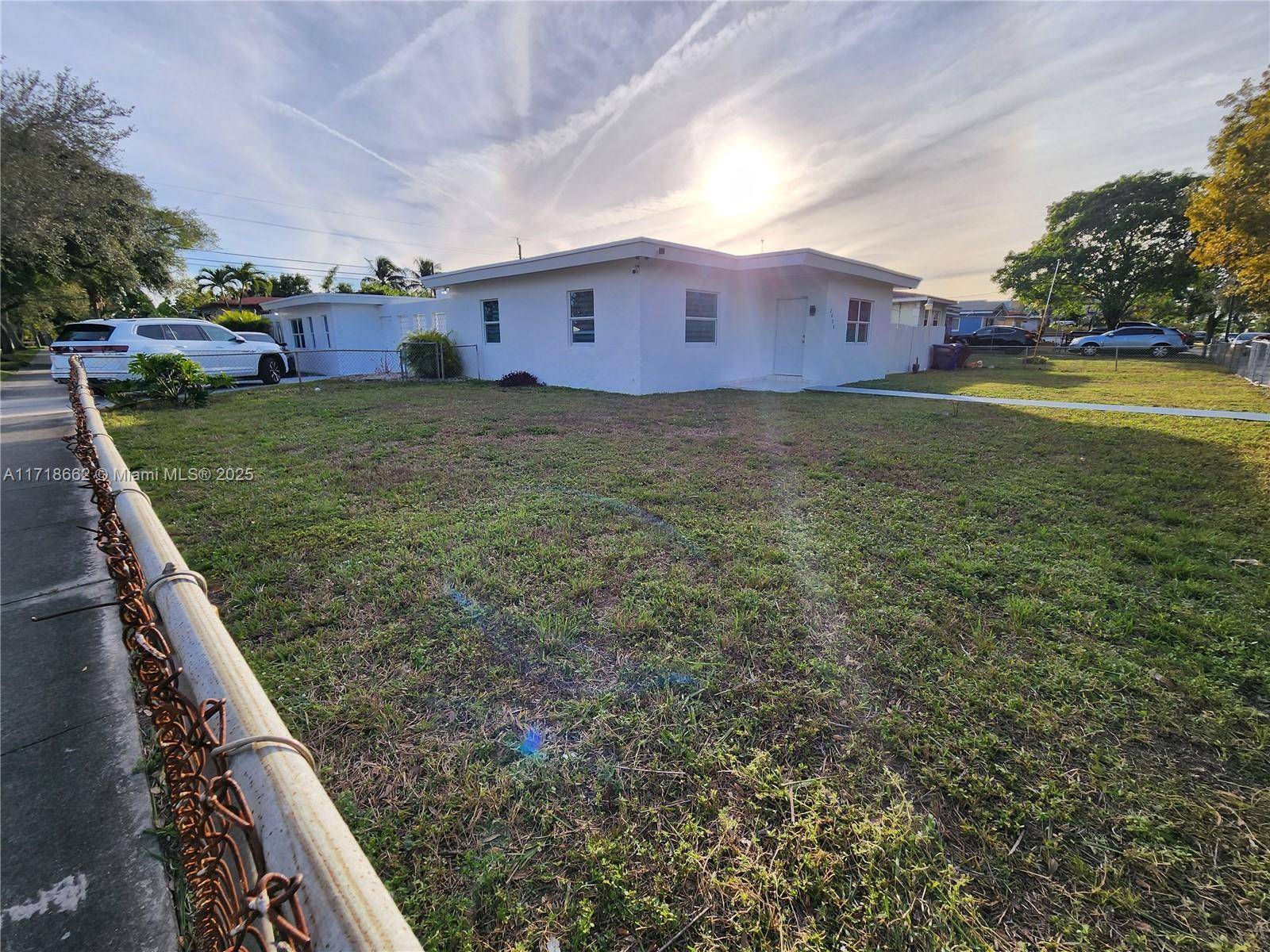 Hollywood, FL 33020,2608 Funston St