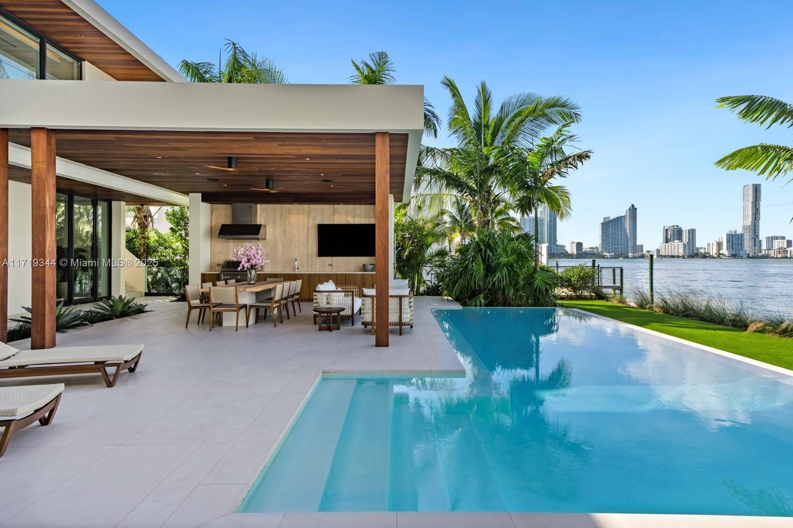 Miami, FL 33139,1061 N Venetian Dr