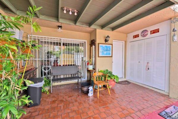 Hialeah, FL 33014,949 W 79th St