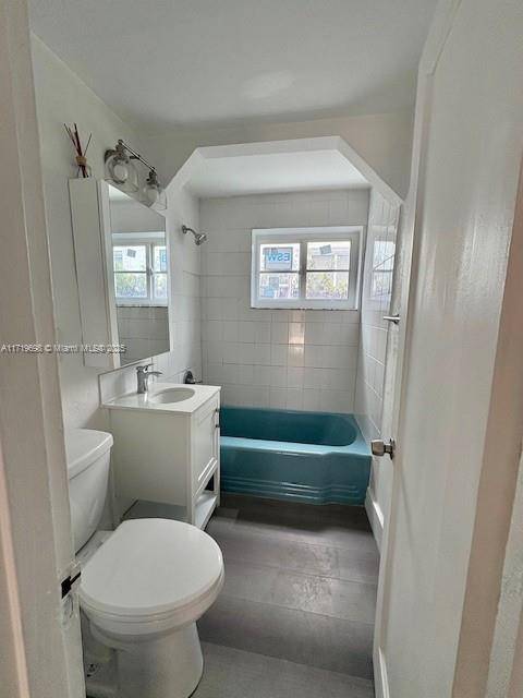 Miami Beach, FL 33141,7445 Harding Ave #112