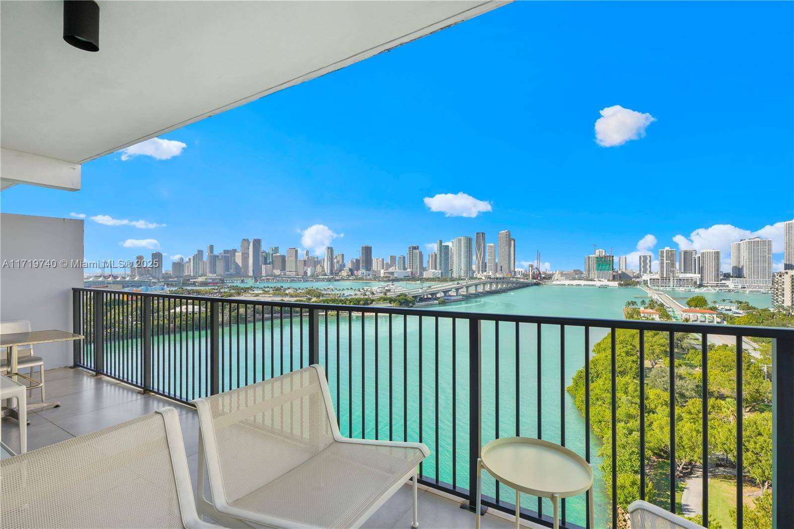 Miami, FL 33139,1000 Venetian Way #1310