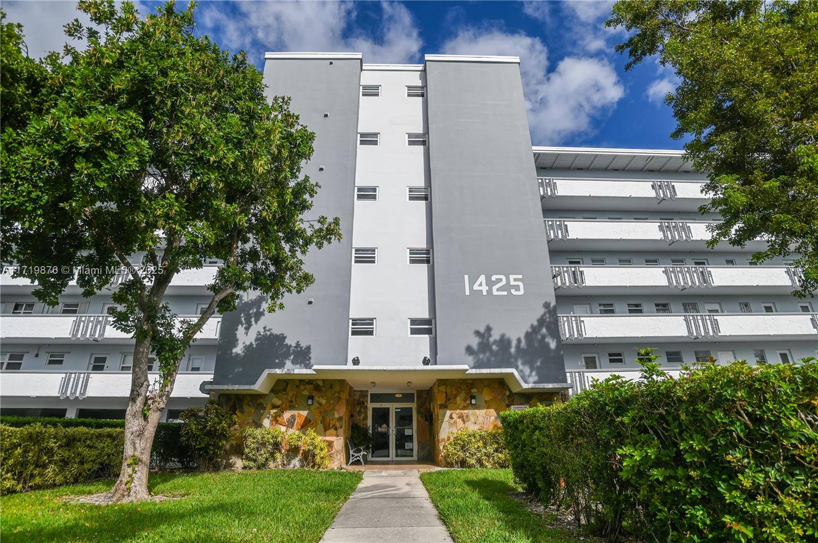 Hallandale Beach, FL 33009,1425 Atlantic Shores Blvd #508