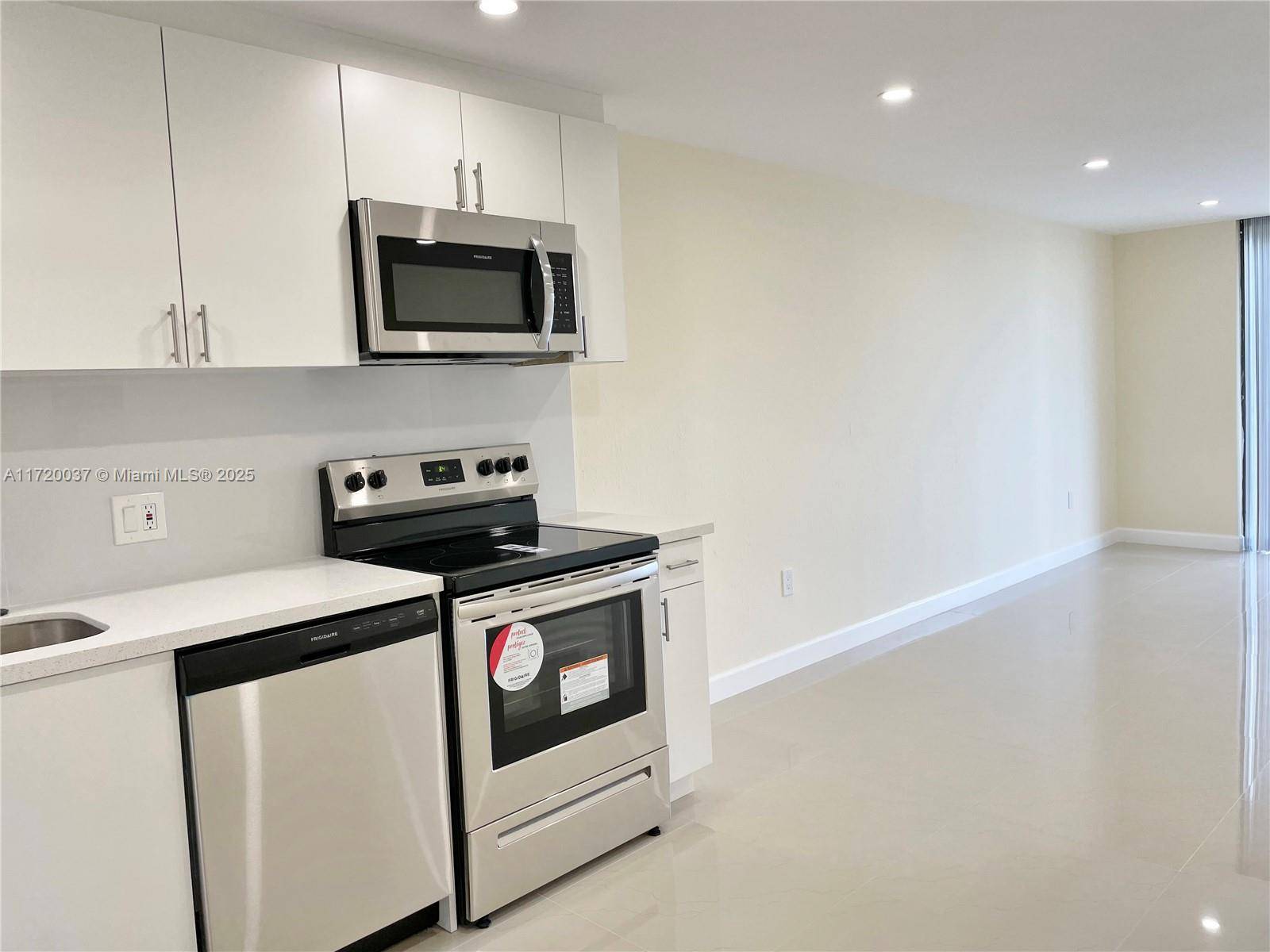 North Miami Beach, FL 33160,16950 W Dixie Hwy #A535