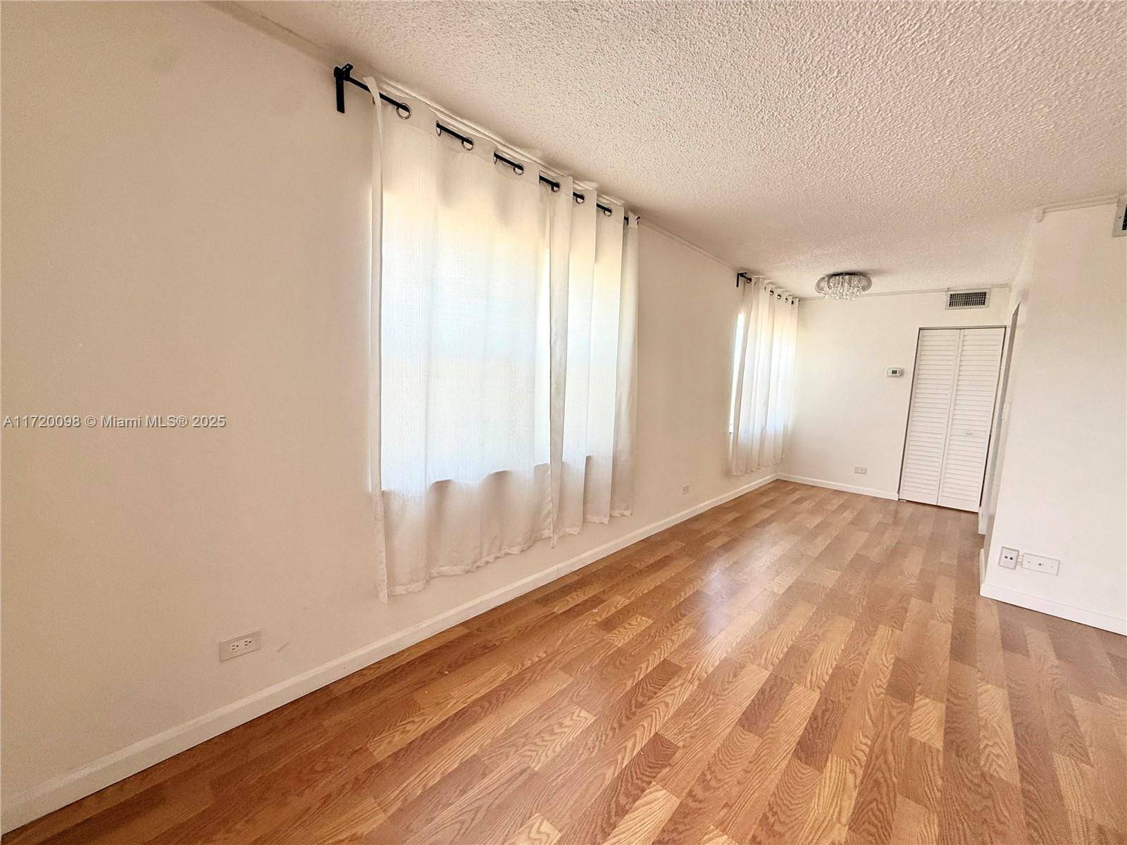 North Miami Beach, FL 33160,3660 NE 166th St #516