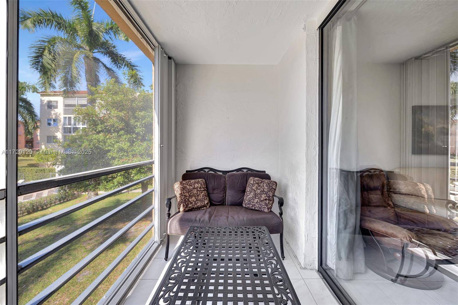 Lauderdale Lakes, FL 33311,2811 Somerset Dr #203