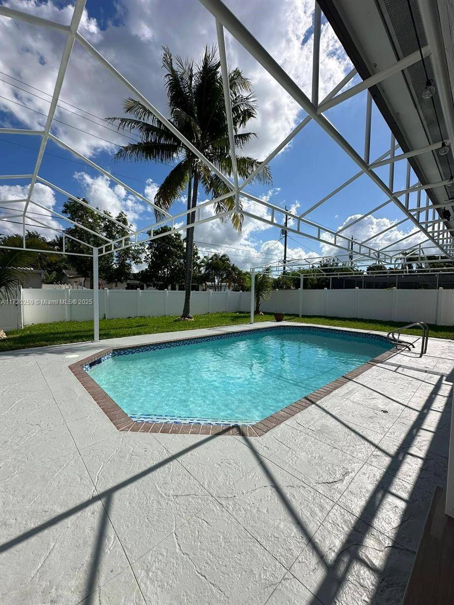 Hollywood, FL 33021,4901 Washington St