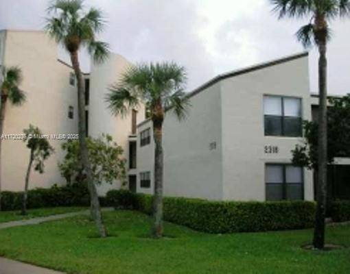 Pompano Beach, FL 33069,2318 S Cypress Bend Dr #125