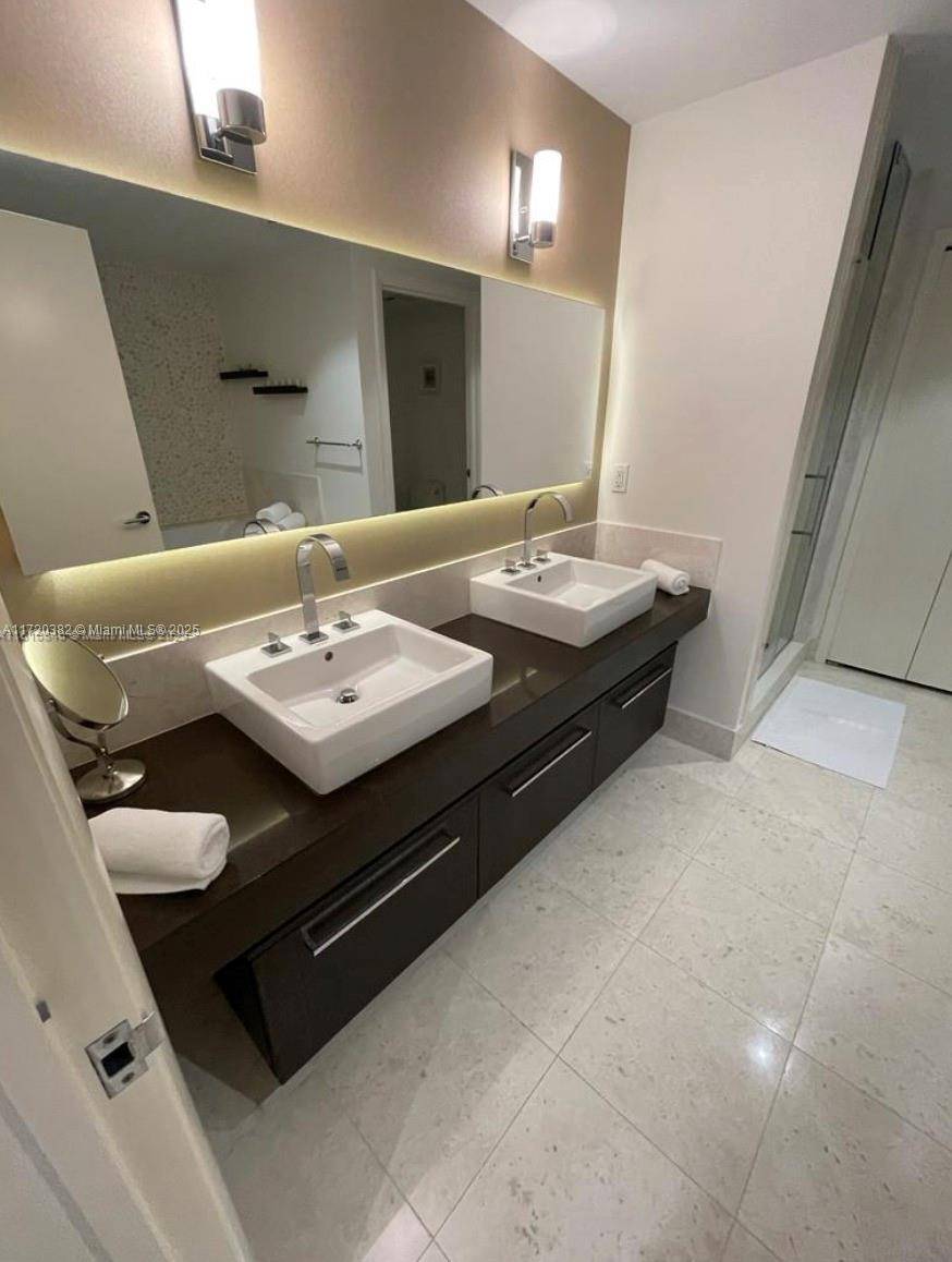 Sunny Isles Beach, FL 33160,17121 Collins Ave #3703