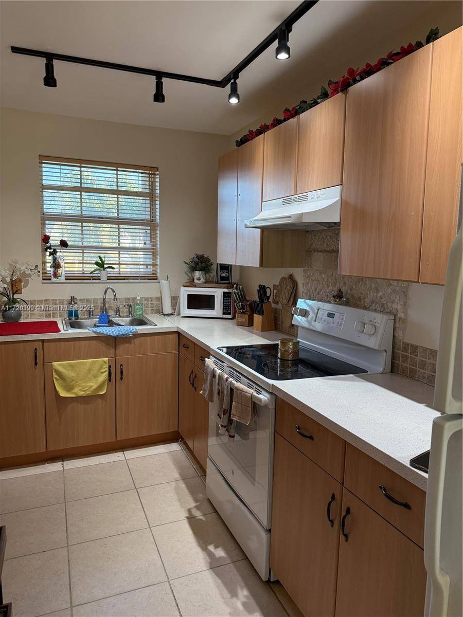 Homestead, FL 33035,2260 SE 27th Dr #204-E