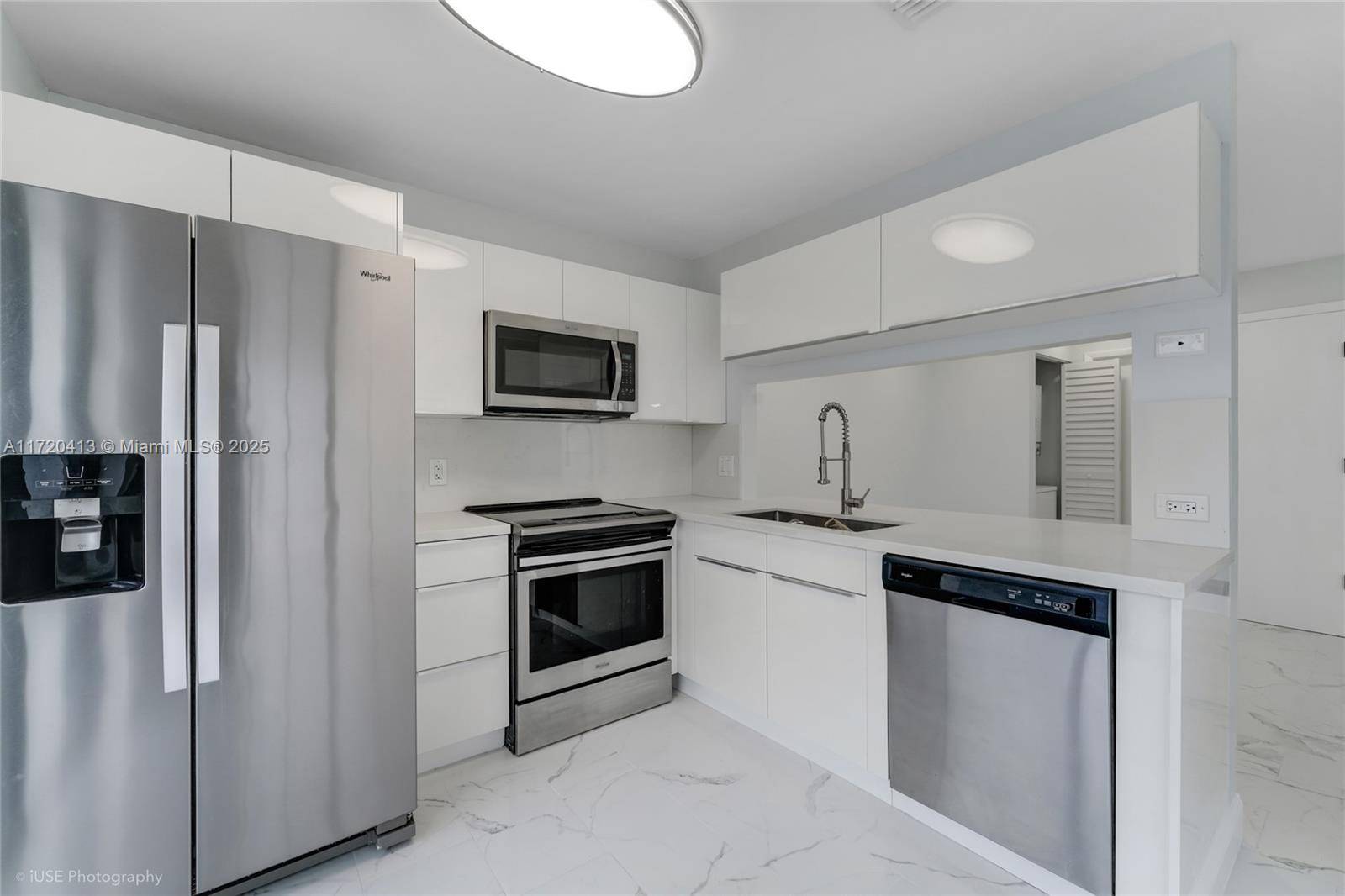 Aventura, FL 33180,20936 Bay Ct #322-2