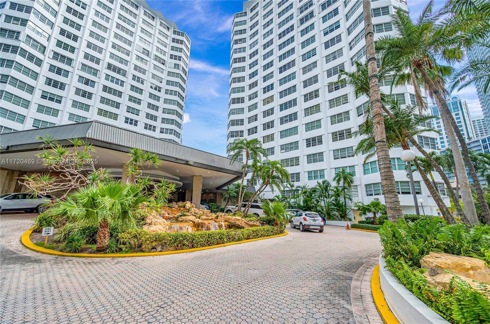 Miami, FL 33131,999 Brickell Bay Dr #2007