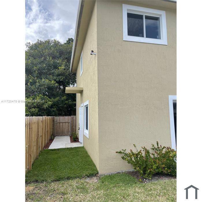 Miami, FL 33147,7318 NW 17th Ave