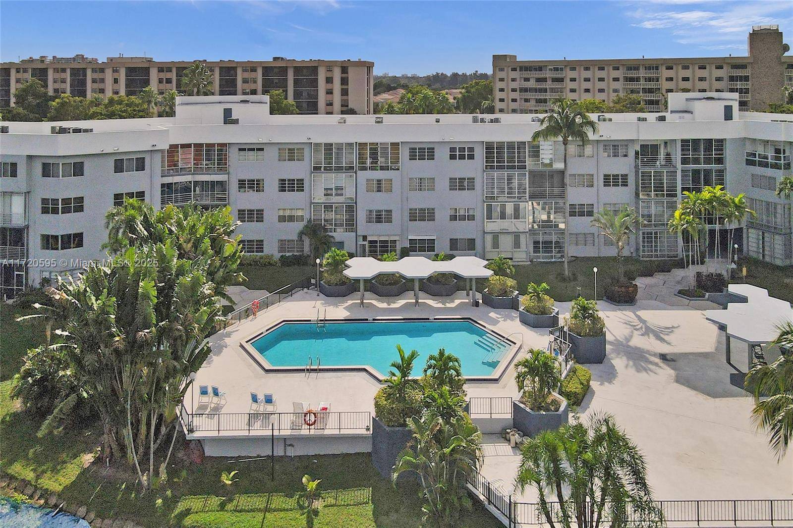 Miami, FL 33179,877 NE 195th St #222