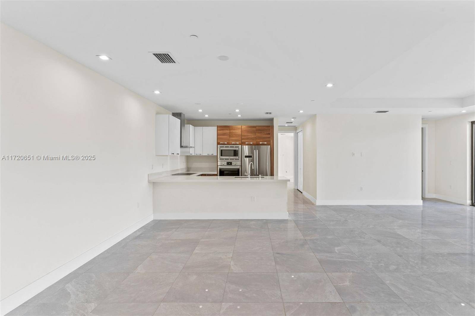 Coral Gables, FL 33134,718 Valencia Ave #408