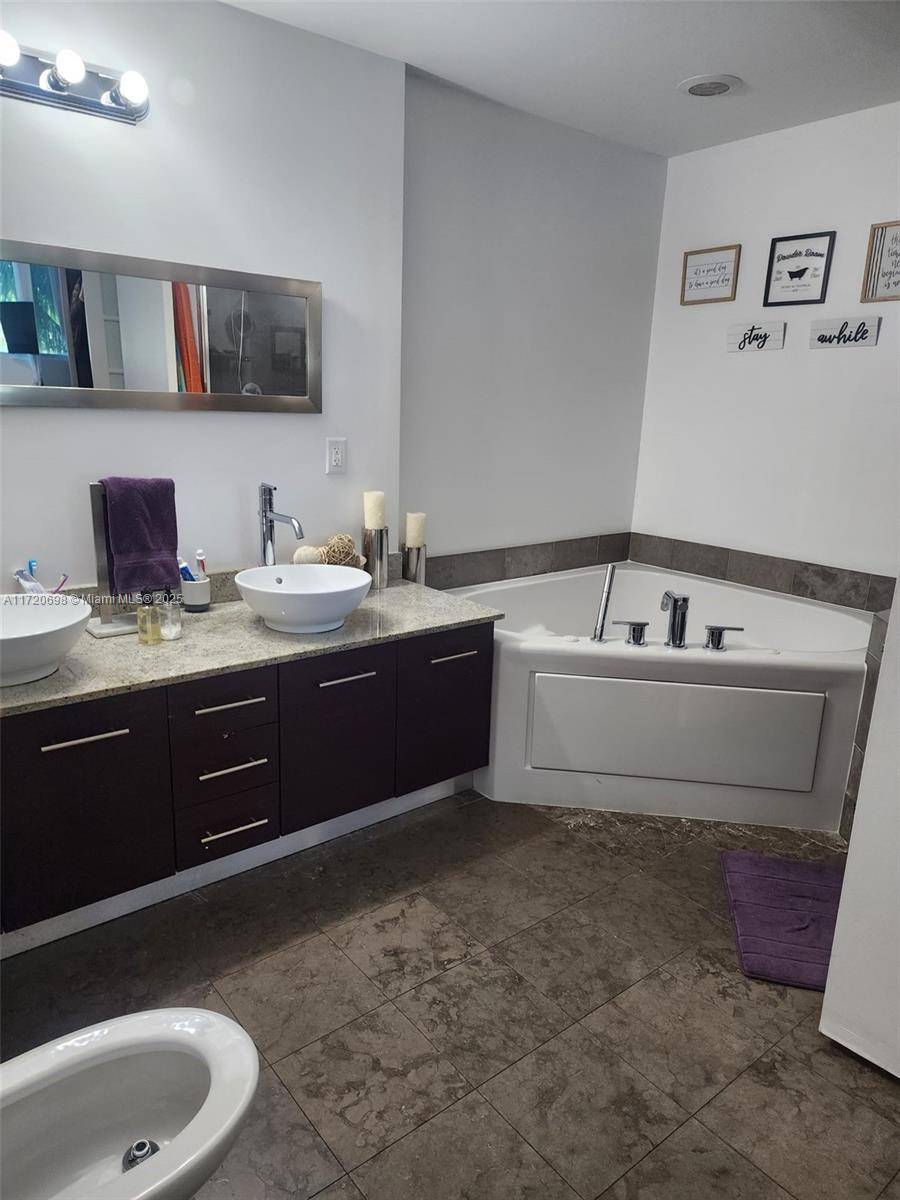 Aventura, FL 33180,3029 NE 188th St #301