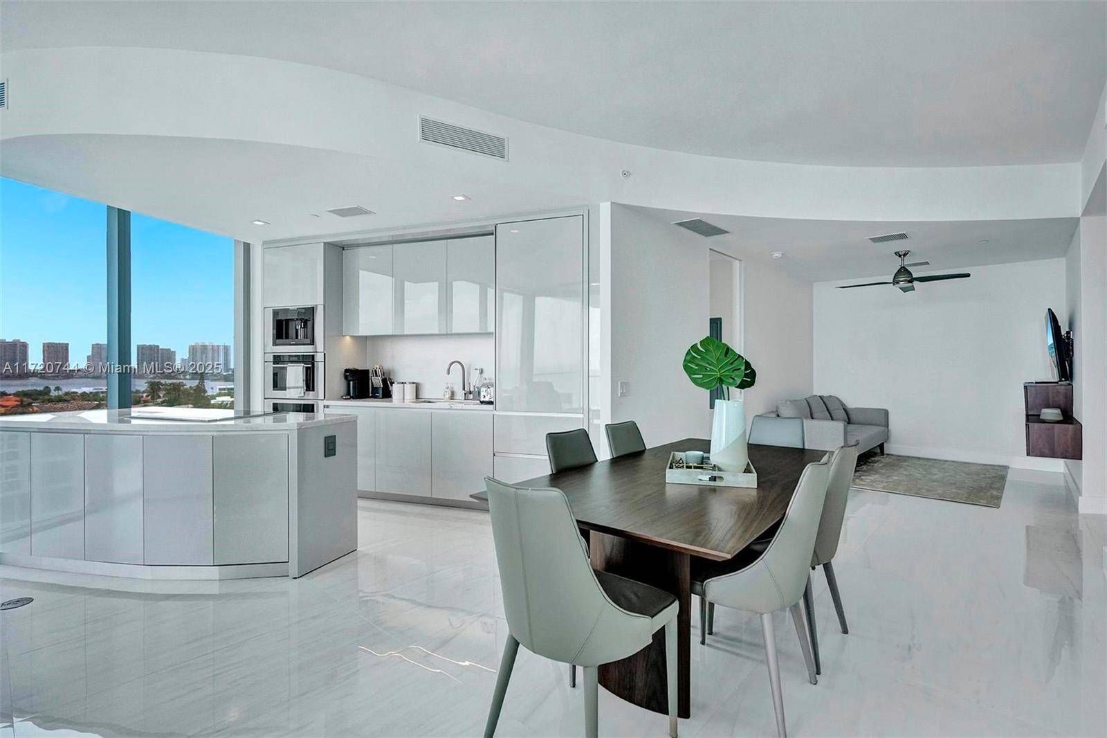 Sunny Isles Beach, FL 33160,18975 Collins Ave #604