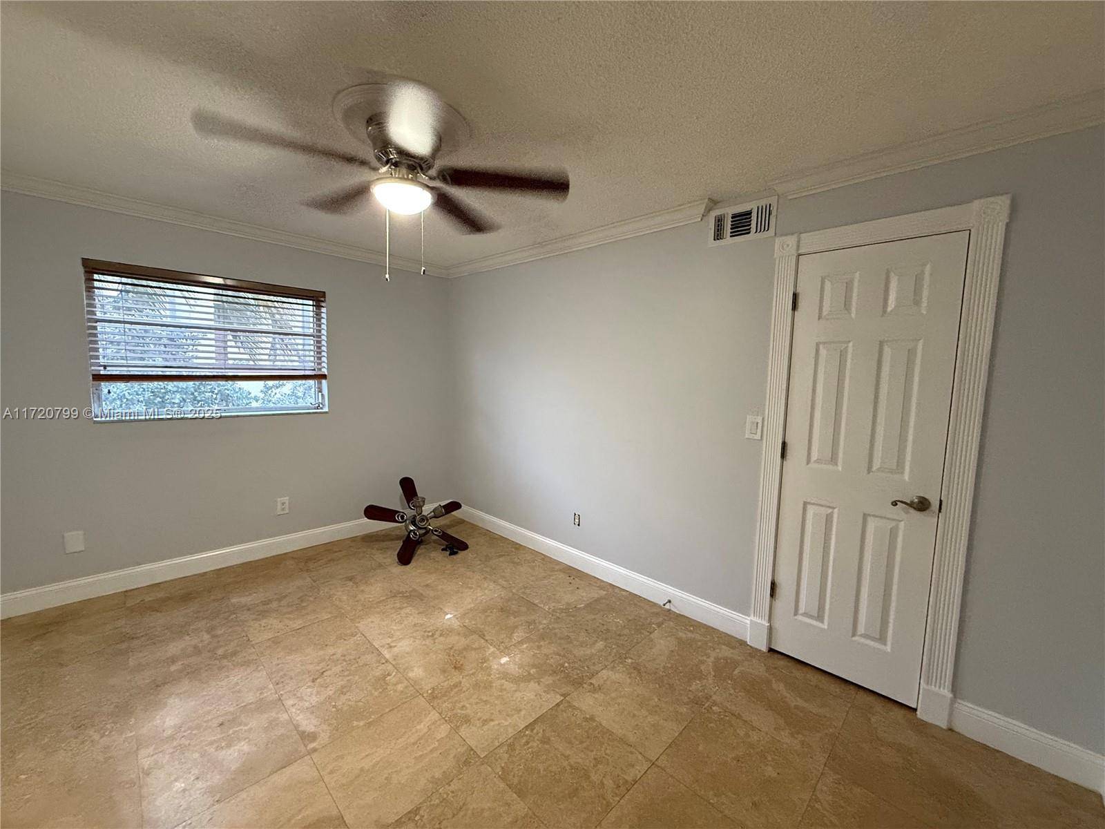 North Miami Beach, FL 33160,3522 NE 171st St #201