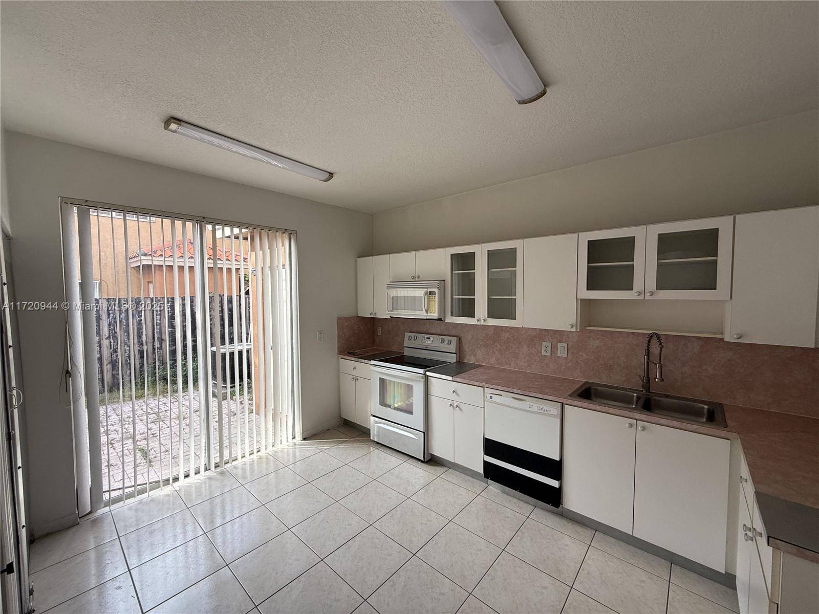 Miami Lakes, FL 33016,8520 NW 139th Ter #1602