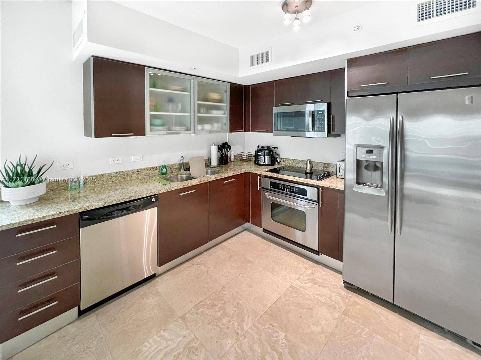 Miami, FL 33131,41 SE 5th St #916