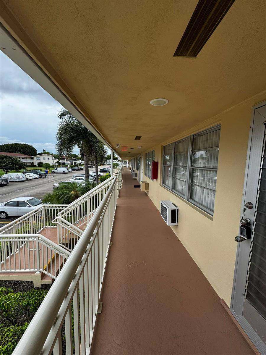 West Palm Beach, FL 33417,135 Berkshire #F
