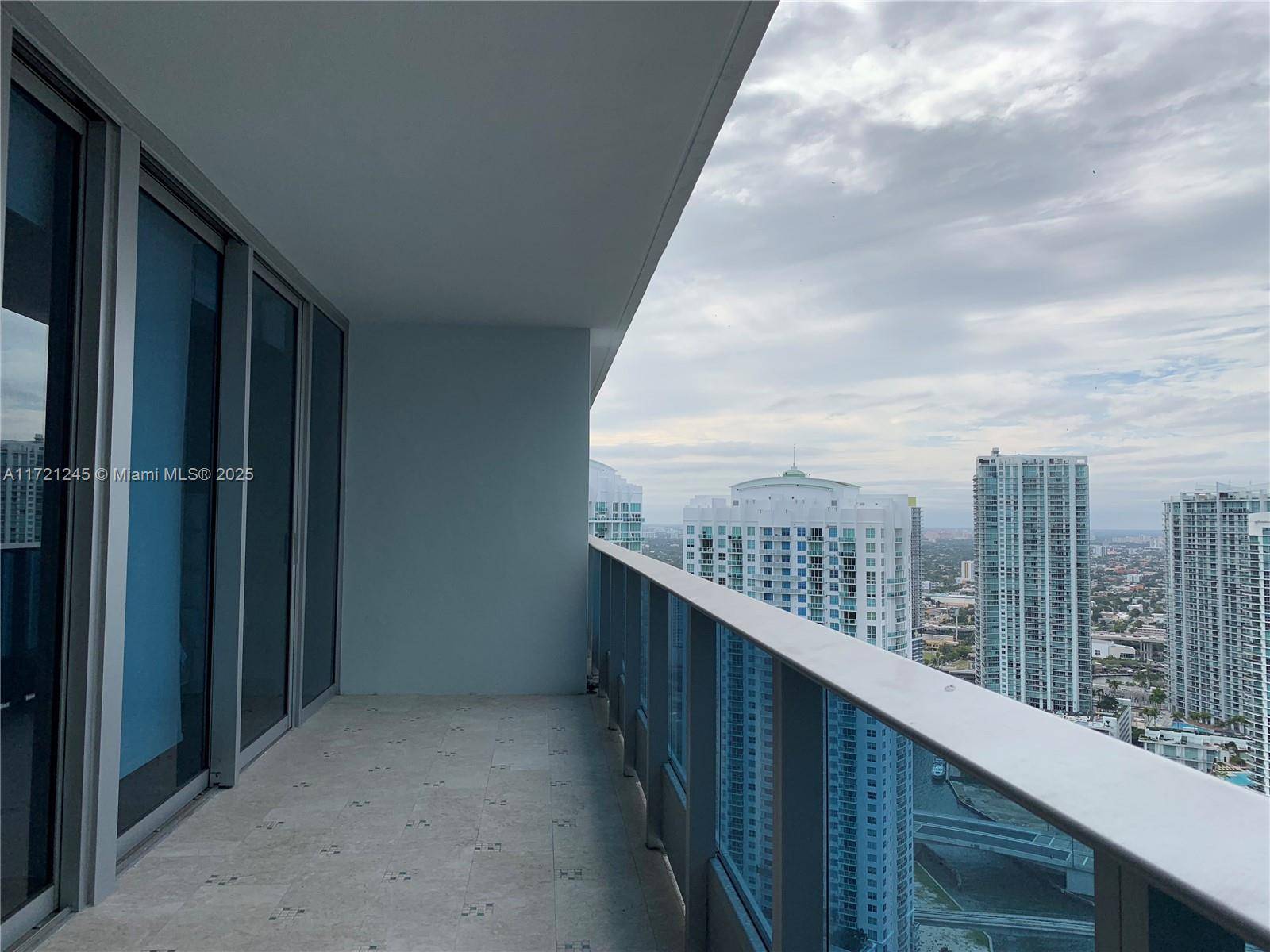 Miami, FL 33131,200 Biscayne Boulevard Way #4212