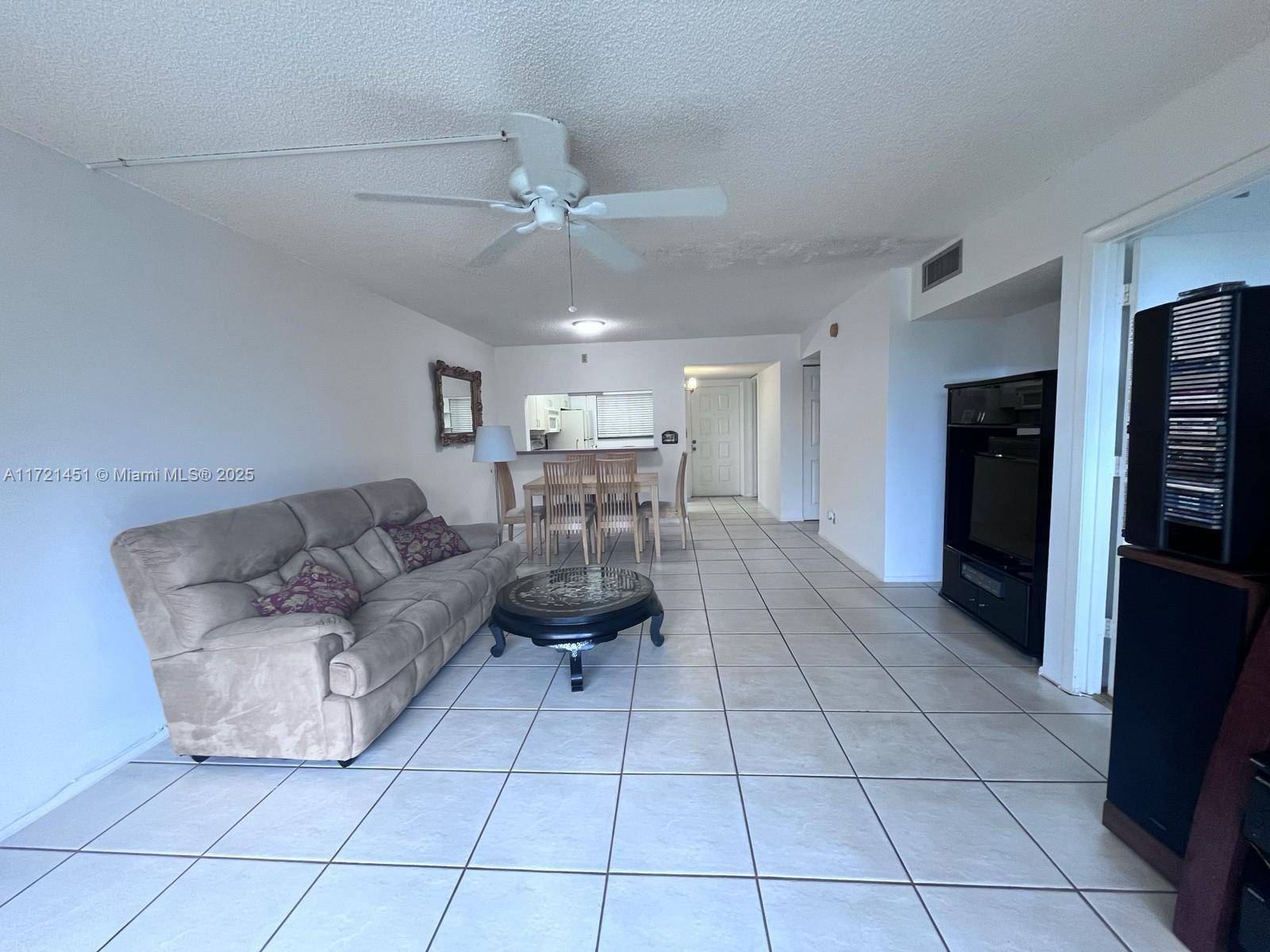 Davie, FL 33324,9520 Seagrape Dr #203