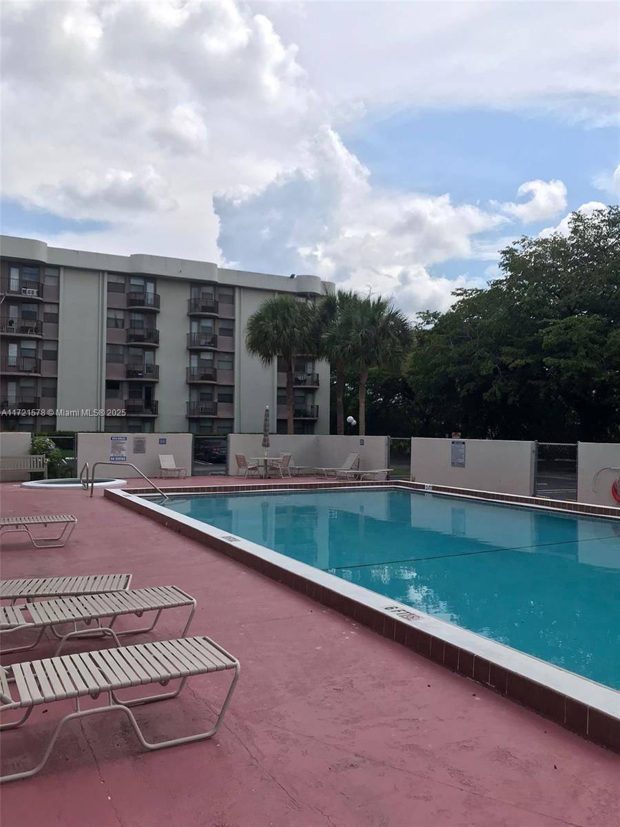 Coral Springs, FL 33065,2701 Riverside Dr #515-B