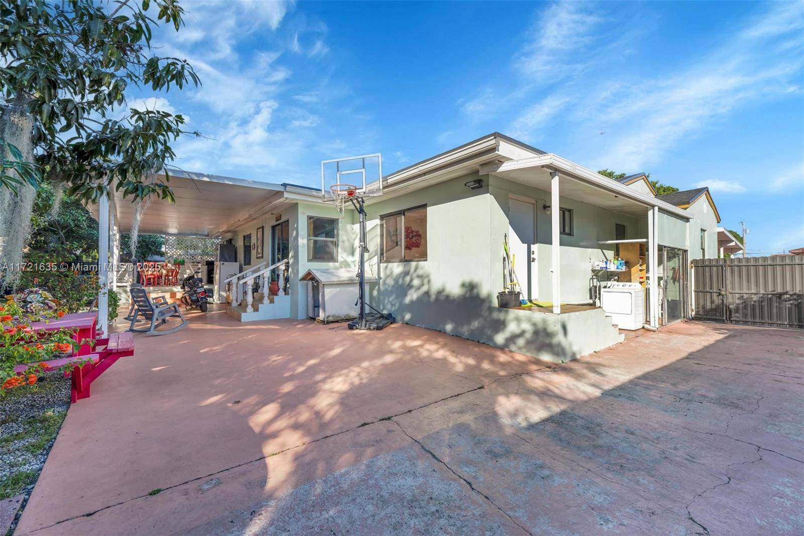 Hialeah, FL 33013,462 E 39th St