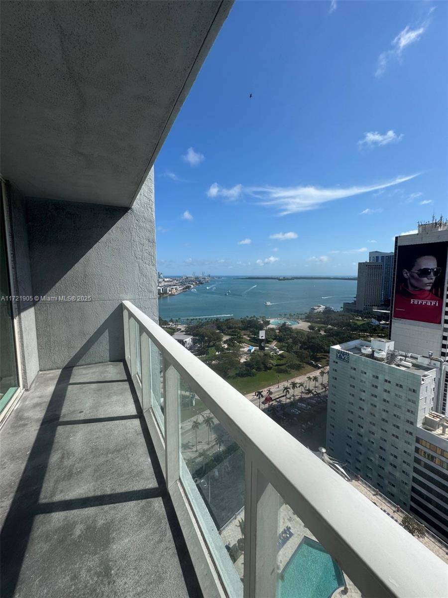 Miami, FL 33132,244 Biscayne Blvd #2707