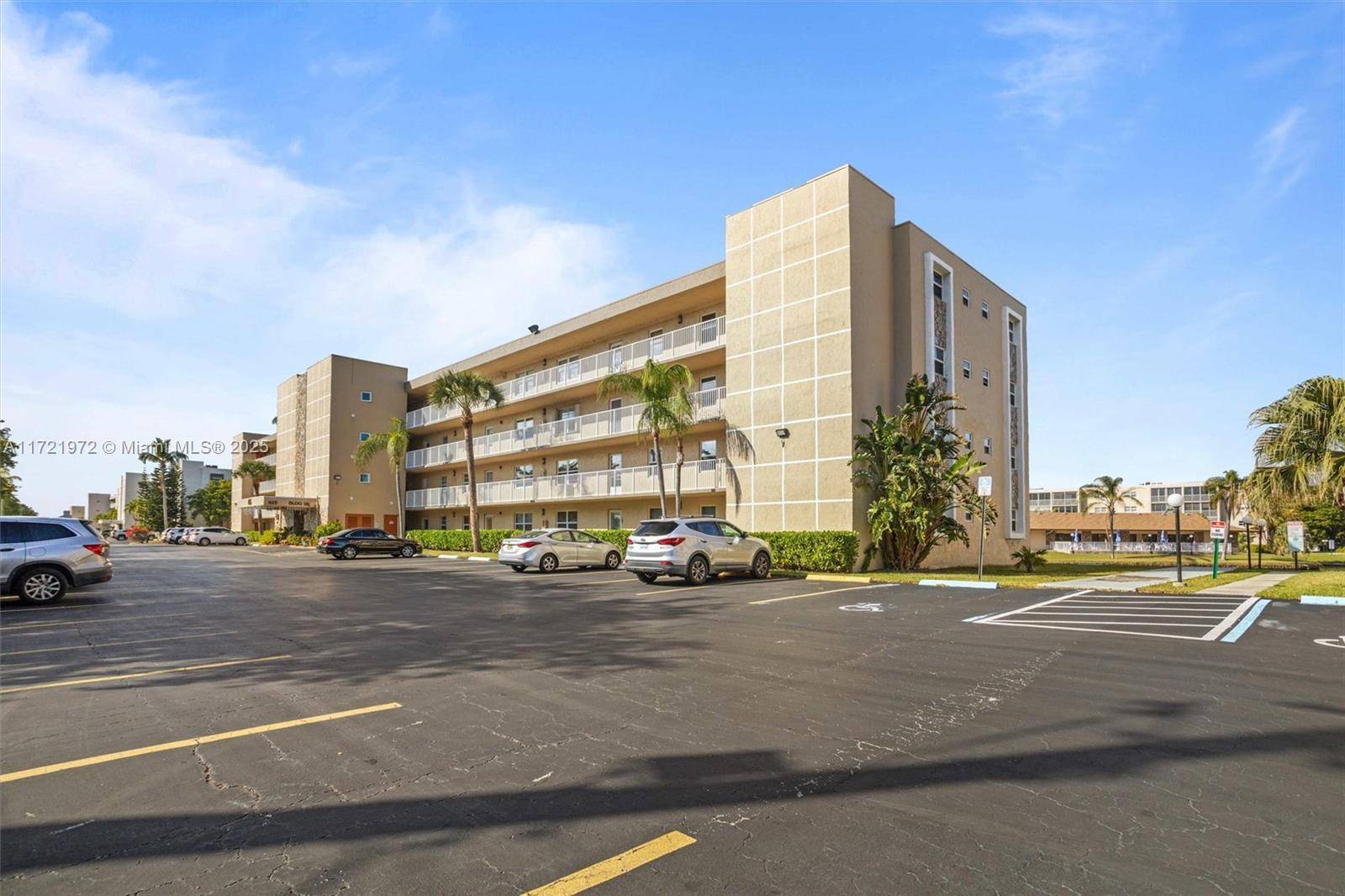 Dania Beach, FL 33004,415 SE 11th Ter #301