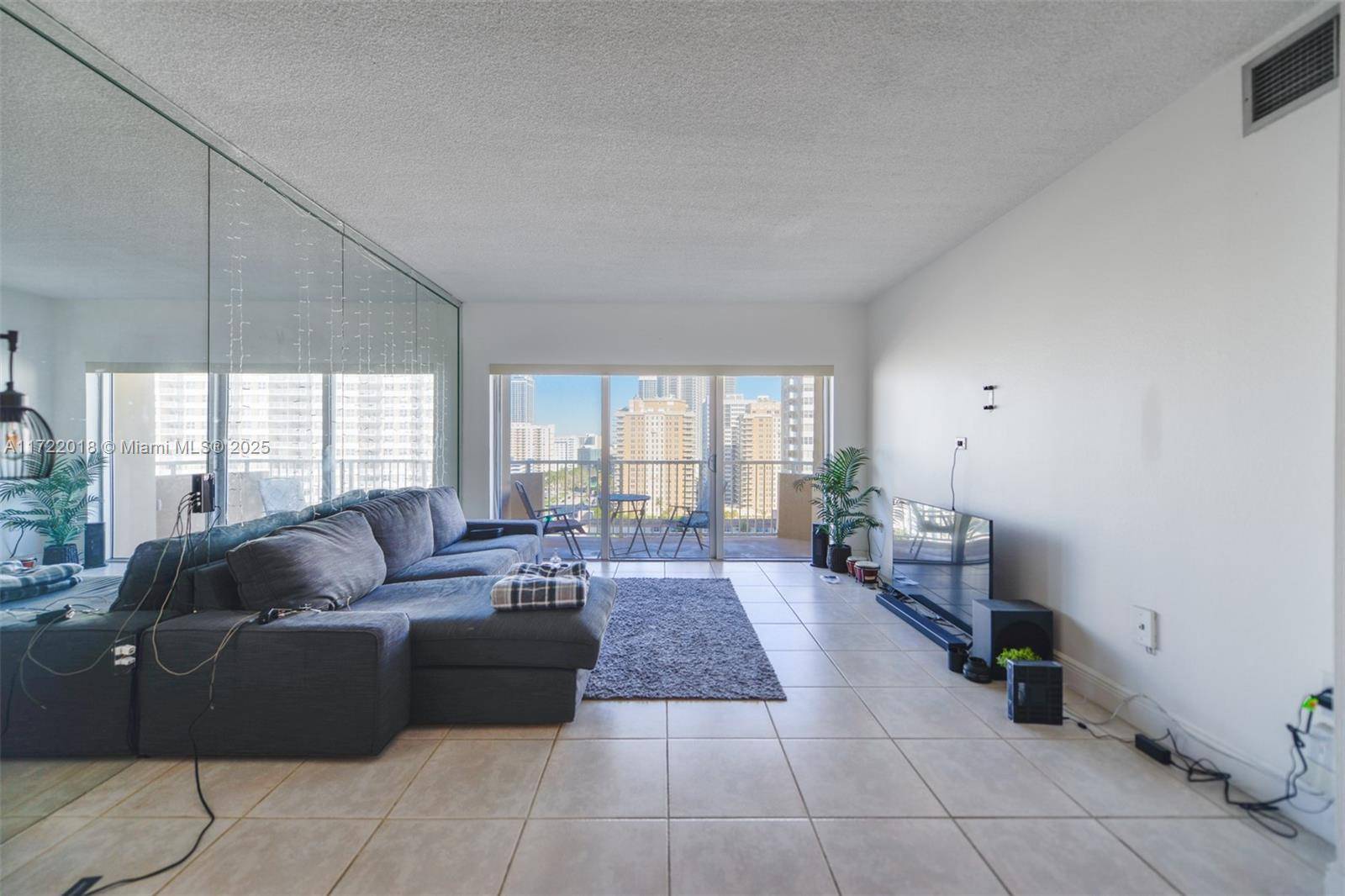 Hallandale Beach, FL 33009,1980 S Ocean Dr #14M