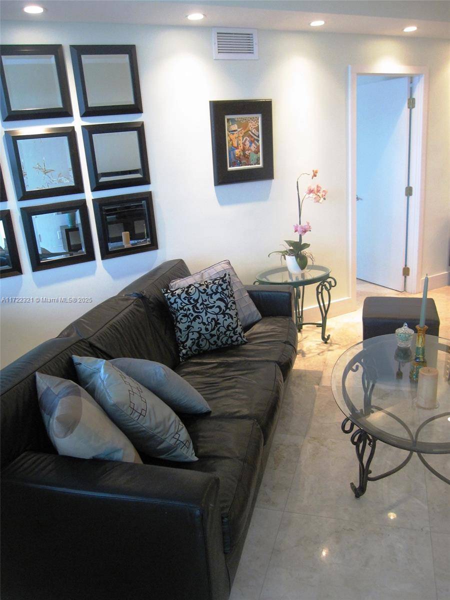 Miami Beach, FL 33139,100 Lincoln Rd #444
