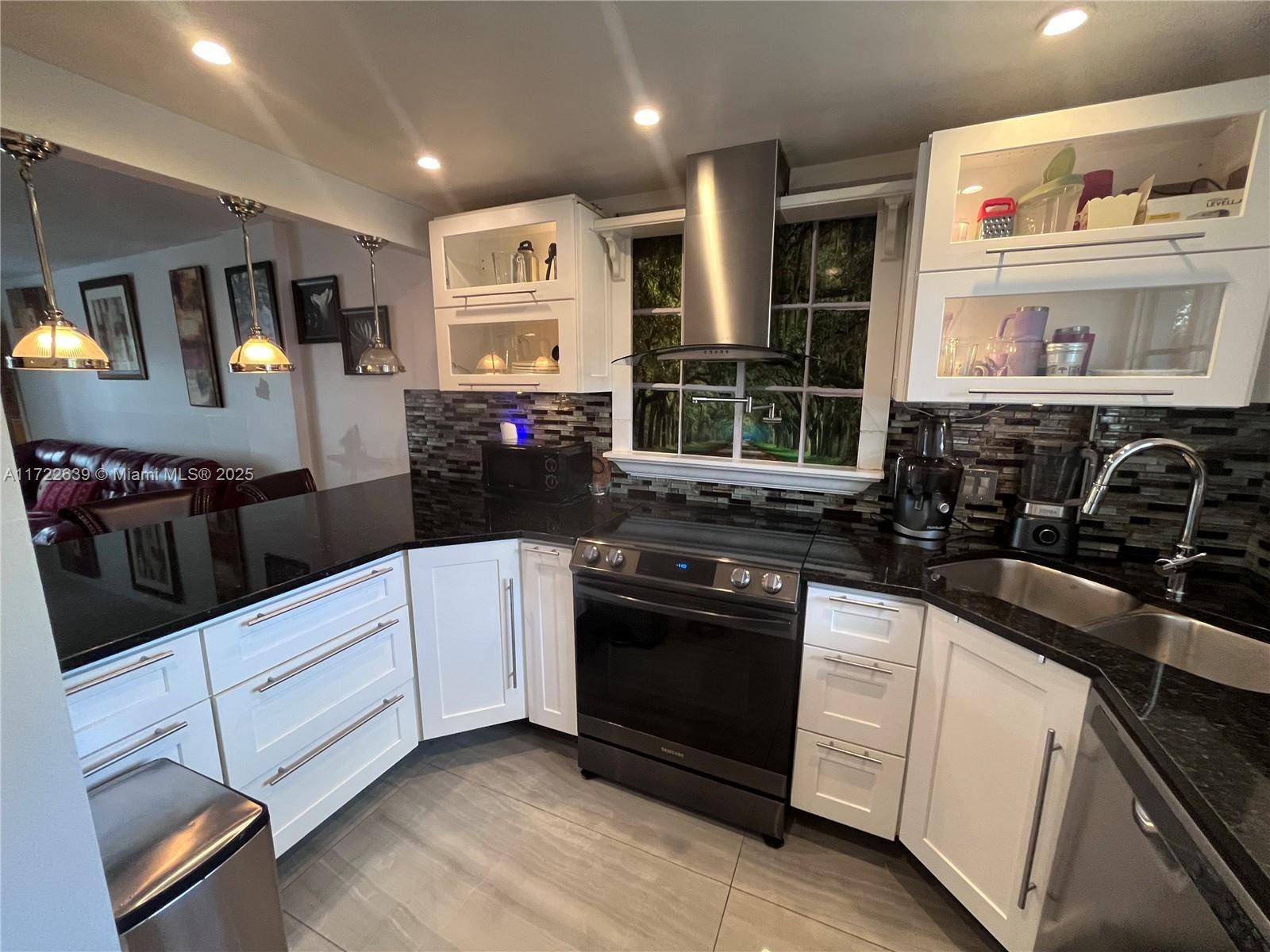 Oakland Park, FL 33309,111 Royal Park Dr #2G