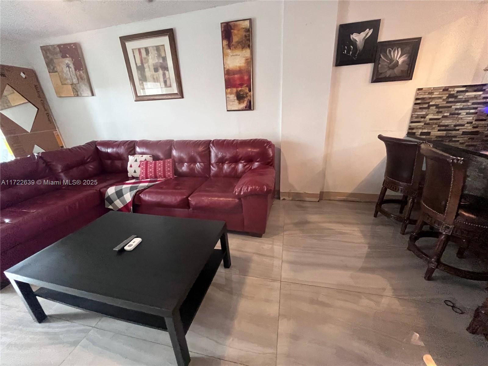 Oakland Park, FL 33309,111 Royal Park Dr #2G