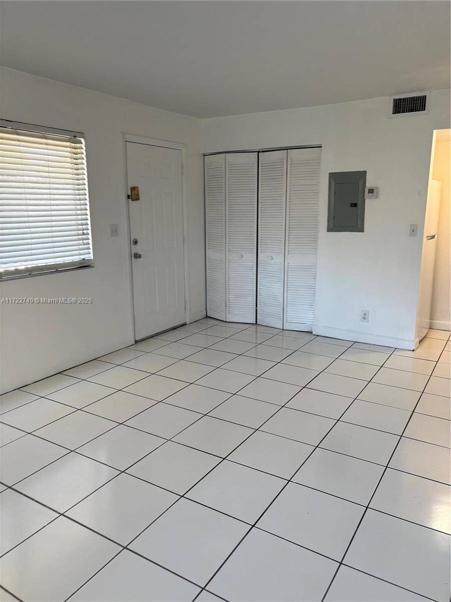 Lauderhill, FL 33313,4301 NW 19th St #6