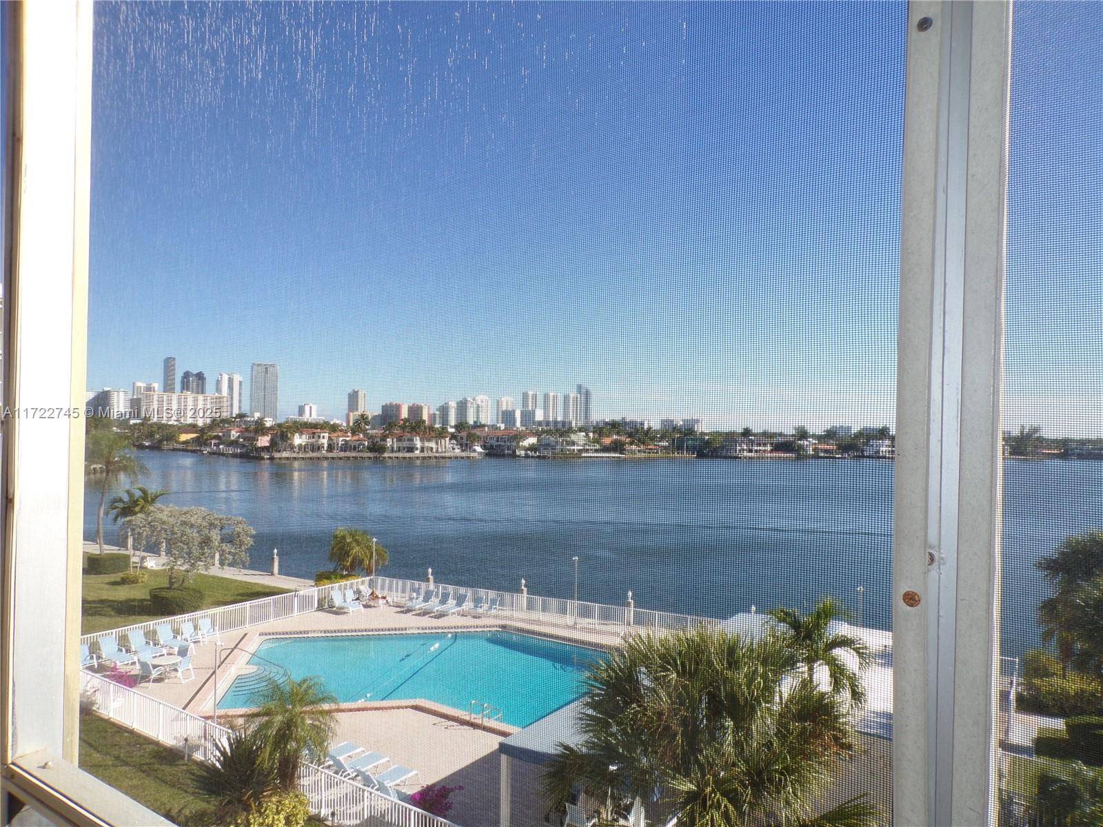 Aventura, FL 33160,3010 Marcos Dr #R412