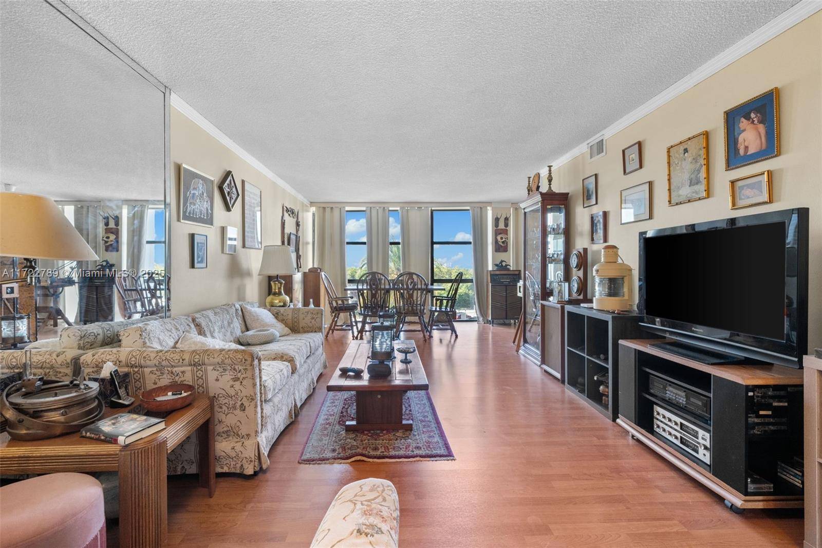 Hallandale Beach, FL 33009,800 Parkview Dr #523
