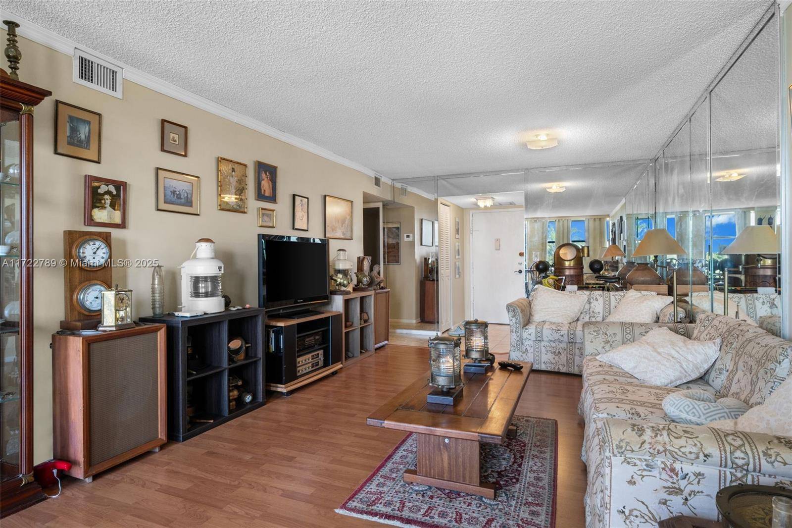 Hallandale Beach, FL 33009,800 Parkview Dr #523