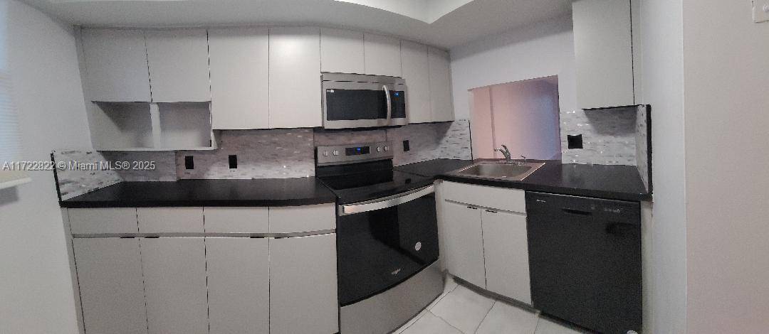 Oakland Park, FL 33309,120 Royal Park Dr #3B