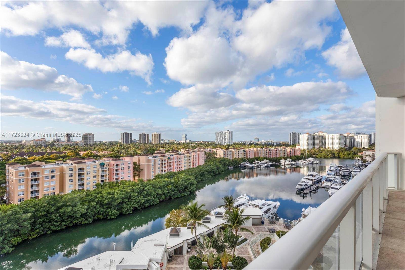 Aventura, FL 33180,19500 Turnberry Way #9D