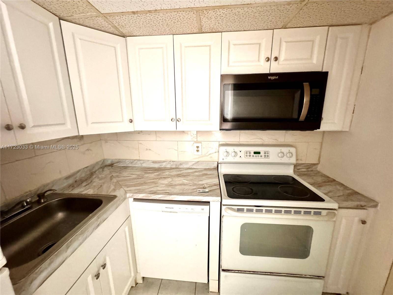 Miami Beach, FL 33139,800 West Ave #714