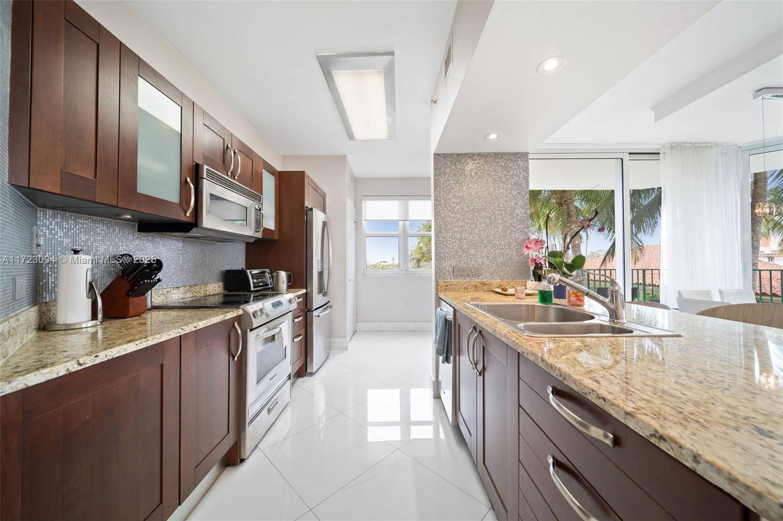 Aventura, FL 33180,19900 E Country Club Dr #610
