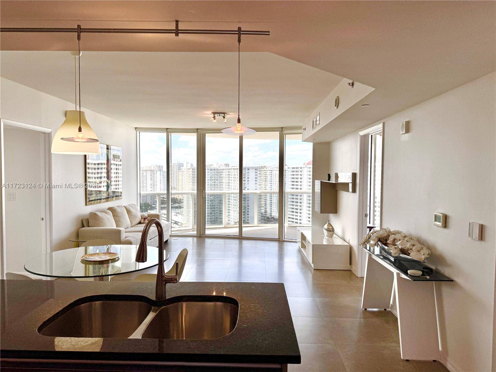 Sunny Isles Beach, FL 33160,17201 Collins Ave #2006