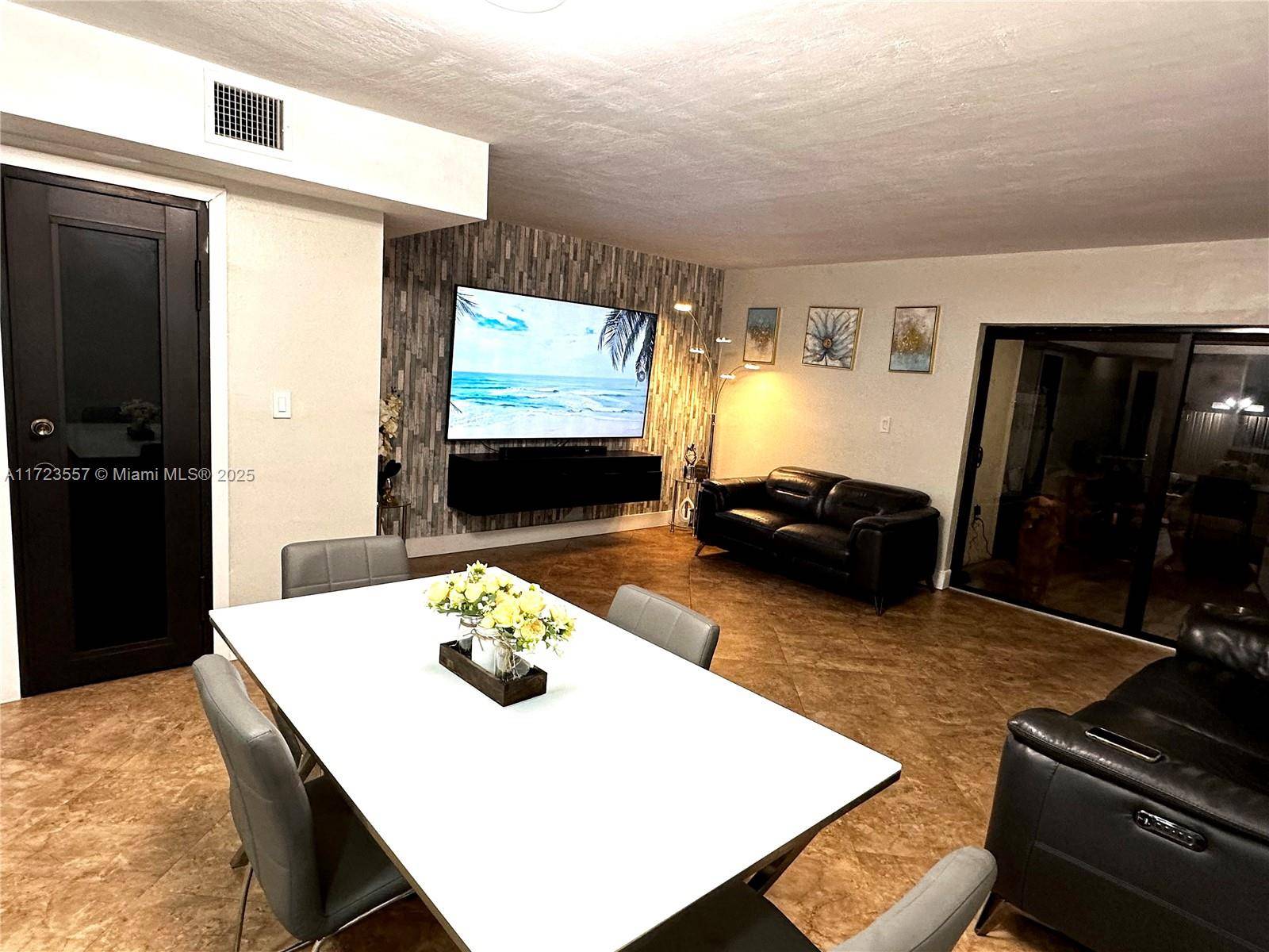 Hialeah, FL 33014,869 W 80th Pl #869